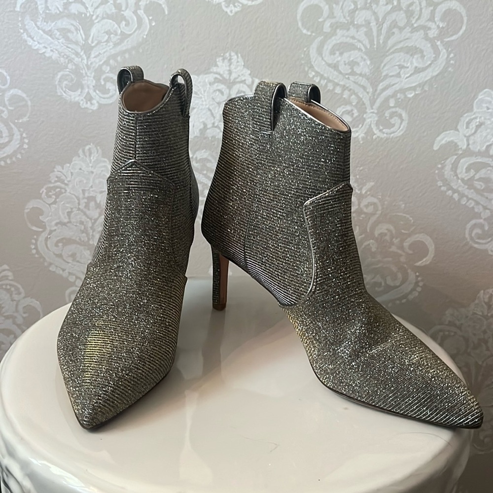 High heel bootie